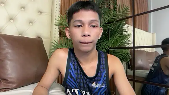 Snapshot of TheBoyAboveYou chatting on August 4, 4:42 pm TheBoyAboveYou online show from August 4, 4:42 pm