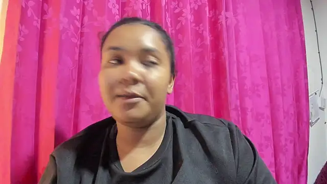 Snapshot of Sandoval_evelyn20 chatting on April 15, 11:27 pm Sandoval evelyn20 online show from April 15, 11:27 pm