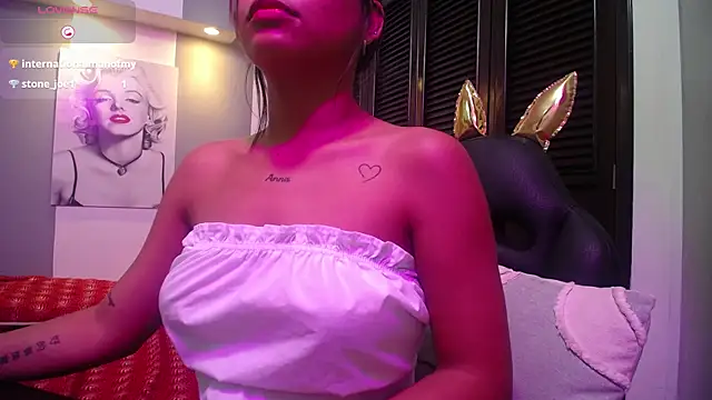 Snapshot of priya_raj_ chatting on December 15, 8:02 pm priya raj online show from December 15, 8:02 pm