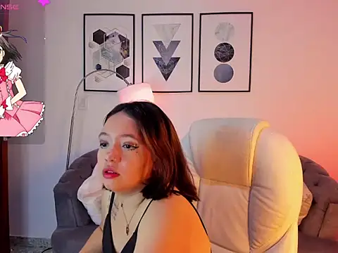 Snapshot of LunaKai_ chatting on December 16, 2:11 pm LunaKai online show from December 16, 2:11 pm