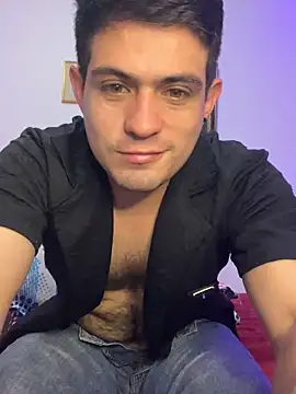 Snapshot of williamsmiiths16 chatting on December 4, 12:14 pm williamsmiiths16 online show from December 4, 12:14 pm