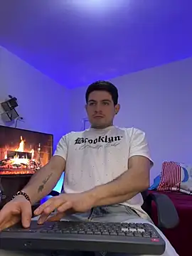 williamsmiiths16 online show from April 23, 11:53 am