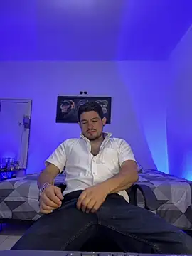 Snapshot of williamsmiiths16 chatting on June 17, 11:23 am williamsmiiths16 online show from June 17, 11:23 am