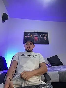 williamsmiiths16 online show from June 28, 2:56 pm