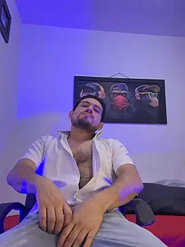 williamsmiiths16 online show from July 18, 11:47 am