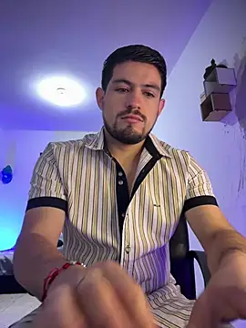 williamsmiiths16 online show from July 28, 11:39 am