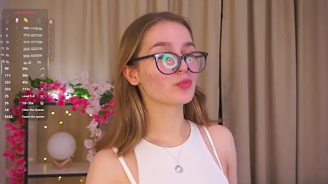 NyraKiss online show from December 14, 8:24 pm