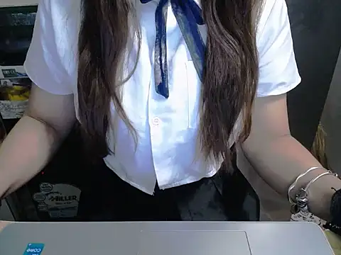 Snapshot of maian_love chatting on May 8, 7:19 pm maian love online show from May 8, 7:19 pm