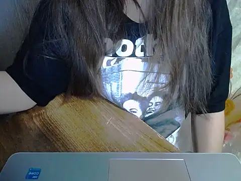 Snapshot of maian_love chatting on May 20, 7:09 pm maian love online show from May 20, 7:09 pm