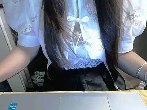 Snapshot of maian_love chatting on May 26, 7:43 pm maian love online show from May 26, 7:43 pm
