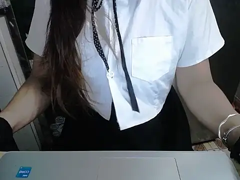 Snapshot of maian_love chatting on June 2, 6:43 pm maian love online show from June 2, 6:43 pm