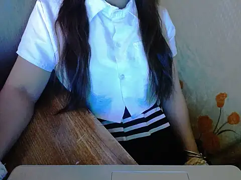 Snapshot of maian_love chatting on June 13, 7:01 pm maian love online show from June 13, 7:01 pm