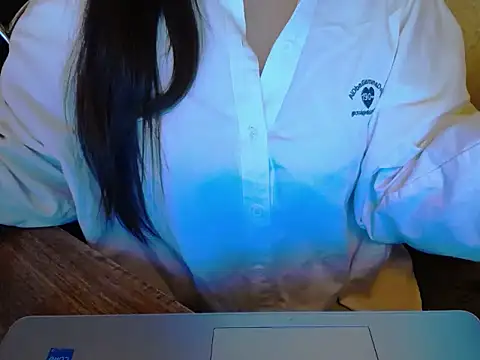 Snapshot of maian_love chatting on June 16, 7:49 pm maian love online show from June 16, 7:49 pm