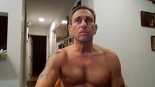 Snapshot of johnnymarino1010 chatting on December 17, 6:58 pm johnnymarino1010 online show from December 17, 6:58 pm