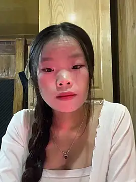 Snapshot of Heni-a chatting on December 16, 2:38 am Heni-a online show from December 16, 2:38 am