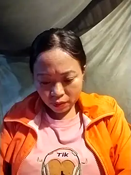 Snapshot of AlilaK2 chatting on December 5, 10:46 am AlilaK2 online show from December 5, 10:46 am