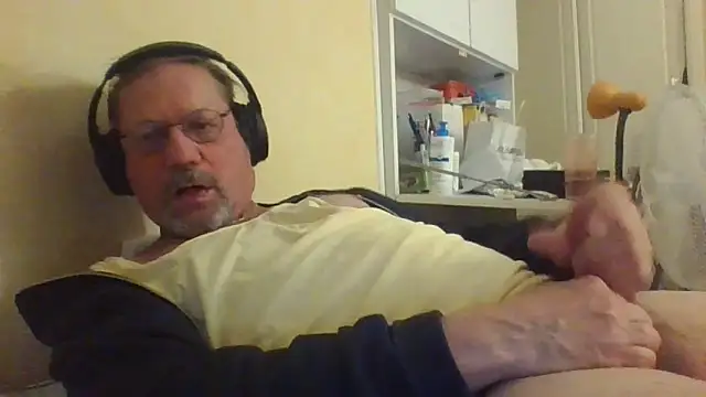 Snapshot of Wanky357 chatting on June 2, 8:33 pm Wanky357 online show from June 2, 8:33 pm