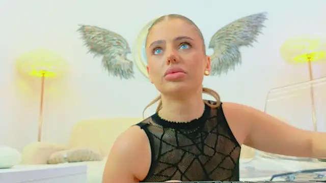 Snapshot of Vika_Fever chatting on December 17, 4:29 am Vika Fever online show from December 17, 4:29 am