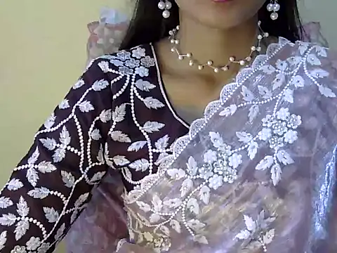 Snapshot of Shab_M chatting on May 6, 6:41 am Shab M online show from May 6, 6:41 am