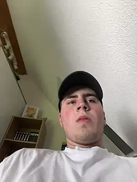 hannes256102 online show from May 22, 1:39 pm