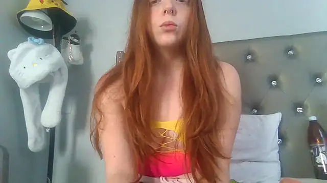 Snapshot of RedRubyRed chatting on December 5, 5:09 pm RedRubyRed online show from December 5, 5:09 pm