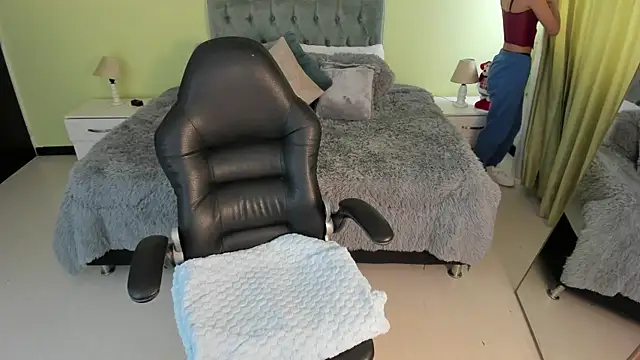 Snapshot of Celeste_Rous__ chatting on December 16, 12:43 pm Celeste Rous online show from December 16, 12:43 pm