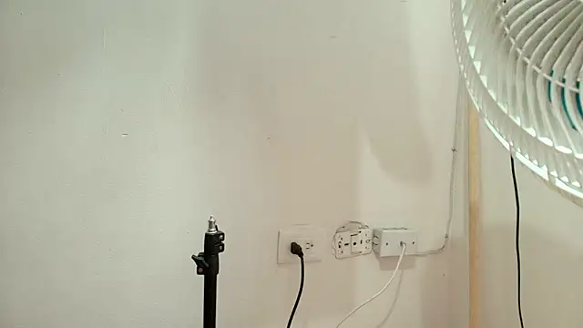 Elizabetth Roman online show from February 15, 9:44 pm