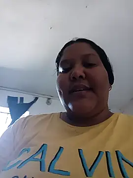 Snapshot of VaneandRossy chatting on April 12, 4:56 pm VaneandRossy online show from April 12, 4:56 pm