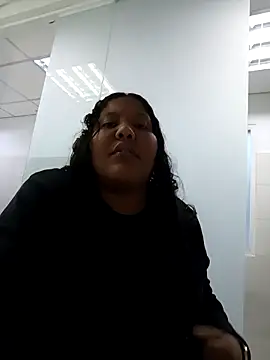 Snapshot of VaneandRossy chatting on April 13, 10:26 pm VaneandRossy online show from April 13, 10:26 pm