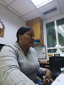 Snapshot of VaneandRossy chatting on May 16, 10:01 am VaneandRossy online show from May 16, 10:01 am