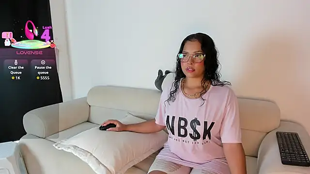 DakothaHyland  online show from January 15, 7:28 pm