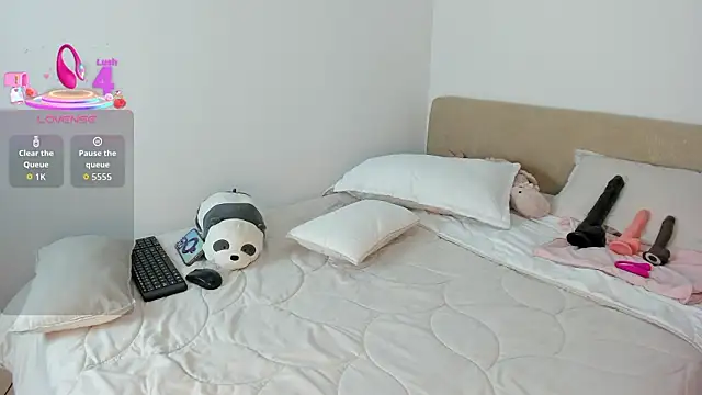 DakothaHyland  online show from February 26, 12:59 pm