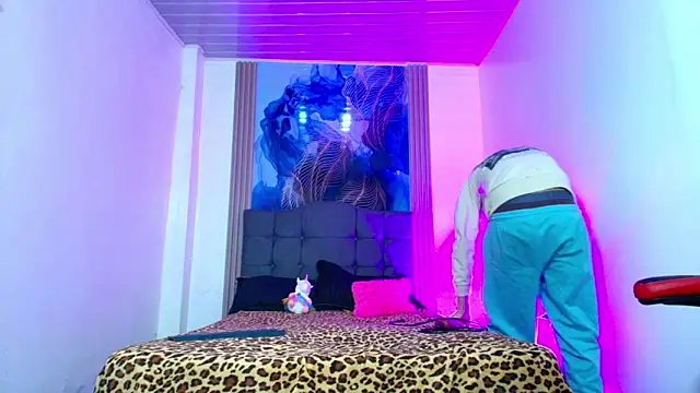 Valentina and sneider  online show from May 13, 11:22 pm