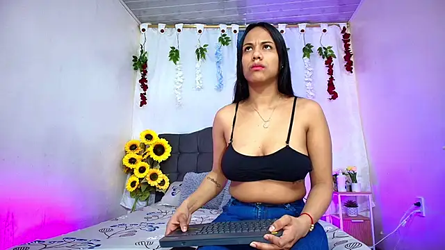 Valentina and sneider  online show from July 14, 12:35 am
