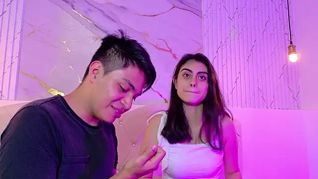 Snapshot of NatyAndAlex chatting on February 19, 7:43 pm NatyAndAlex online show from February 19, 7:43 pm