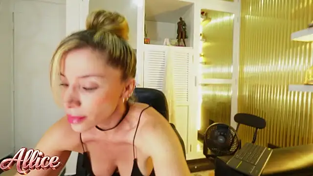 Allice mommy online show from February 4, 7:09 pm
