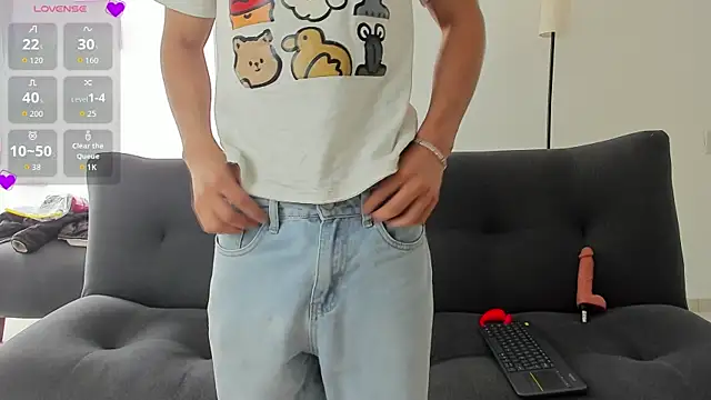 Snapshot of LittleMya_ chatting on December 17, 7:42 pm LittleMya online show from December 17, 7:42 pm