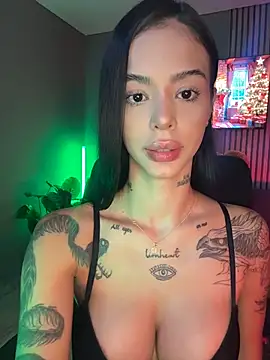 Snapshot of VegaLuxe chatting on December 17, 2:45 pm VegaLuxe online show from December 17, 2:45 pm