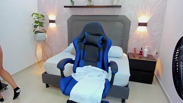 madison saenzz online show from May 28, 1:19 pm