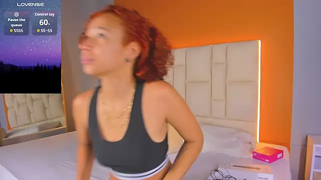 EmmaLawrence  online show from April 30, 3:46 am