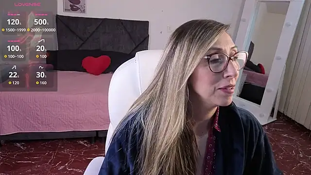 Snapshot of Scarlett_079 chatting on May 15, 11:39 am Scarlett 079 online show from May 15, 11:39 am
