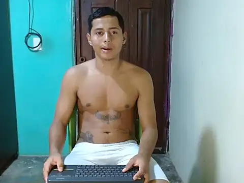 Snapshot of caro_lil chatting on April 7, 9:59 pm caro lil online show from April 7, 9:59 pm