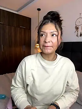 victoria   moon online show from January 16, 6:45 pm