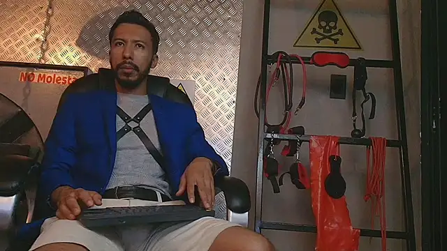 Snapshot of logan_mercer chatting on December 5, 3:37 am logan mercer online show from December 5, 3:37 am