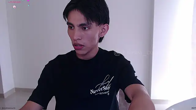 Snapshot of andrew_courtzz chatting on December 4, 8:28 pm andrew courtzz online show from December 4, 8:28 pm