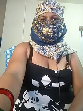 Snapshot of Preeti345 chatting on June 22, 1:29 am Preeti345 online show from June 22, 1:29 am