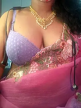 Snapshot of Preeti345 chatting on July 6, 8:55 am Preeti345 online show from July 6, 8:55 am