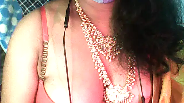 Snapshot of Preeti345 chatting on July 10, 5:56 am Preeti345 online show from July 10, 5:56 am