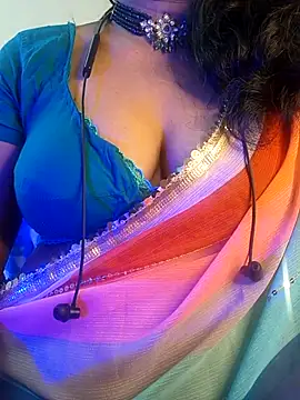 Snapshot of Preeti345 chatting on August 4, 5:32 am Preeti345 online show from August 4, 5:32 am