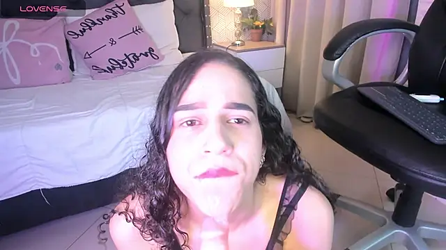 Snapshot of ariana__rosse chatting on May 15, 3:24 am ariana rosse online show from May 15, 3:24 am